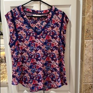 41 Hawthorn blouse size M. 100% polyester blue floral